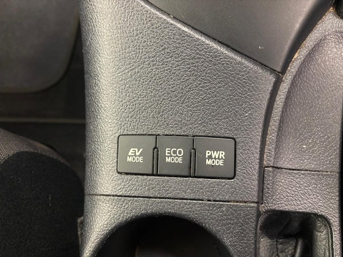 2016 Toyota Corolla Hybrid ZWE186R Silver Pearl