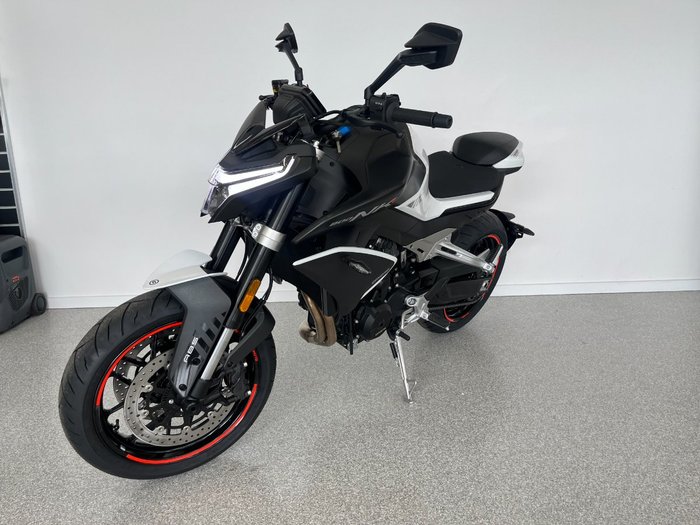 2023 CFMOTO 2023 CF MOTO 800NK SPORT NEBULA WHITE