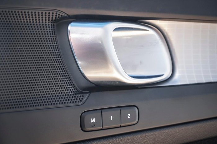 2023 Volvo XC40 Plus B4