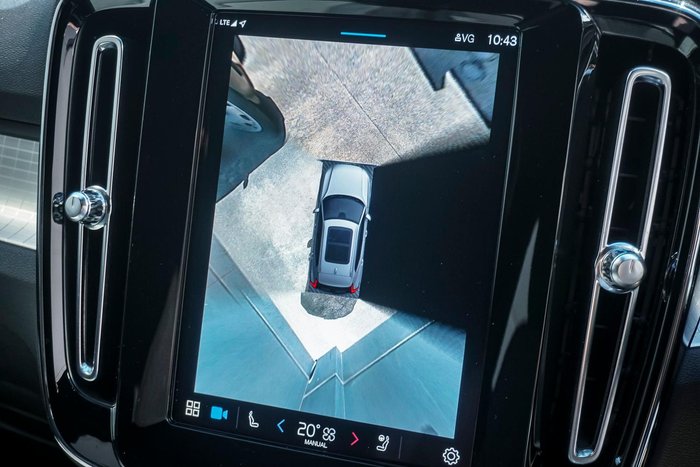 2023 Volvo XC40 Plus B4