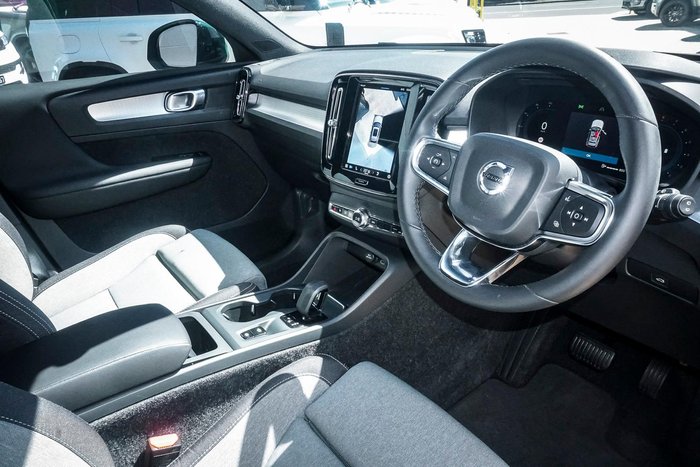 2023 Volvo XC40 Plus B4