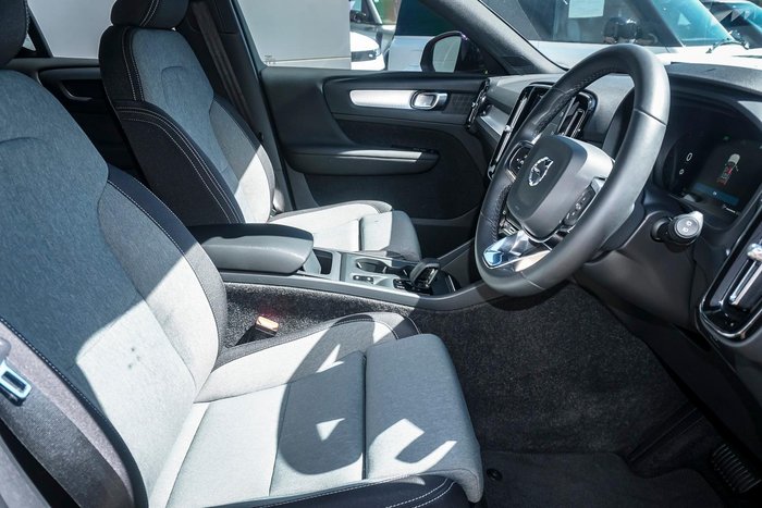 2023 Volvo XC40 Plus B4