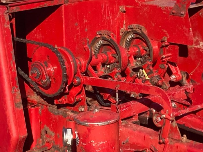 1980 New Holland 317