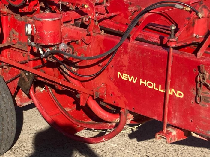 1980 New Holland 317