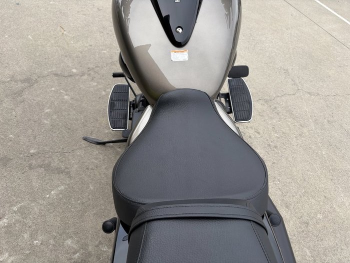 2018 Suzuki BOULEVARD C90T (VL1500B) Grey