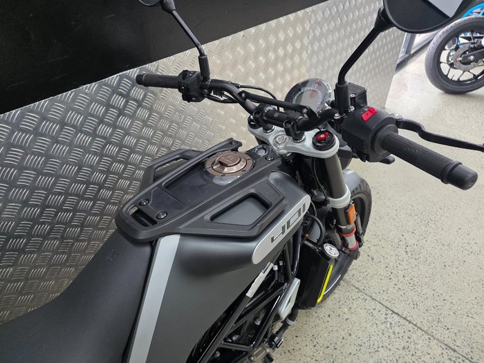 2020 HUSQVARNA SVARTPILEN 401 Grey