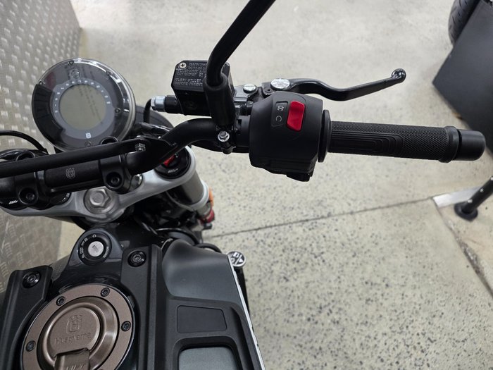 2020 HUSQVARNA SVARTPILEN 401 Grey