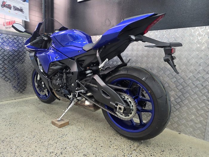 2023 Yamaha YZF-R1 BLUE