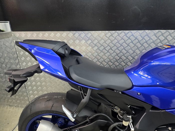 2023 Yamaha YZF-R1 BLUE