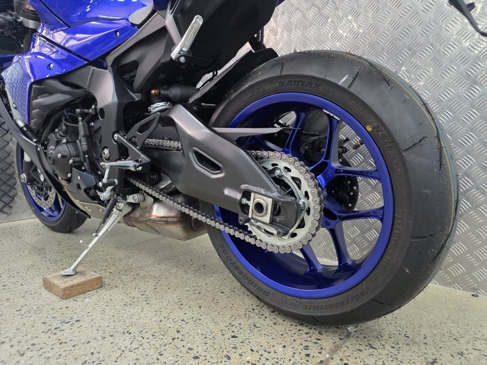 2023 Yamaha YZF-R1 BLUE