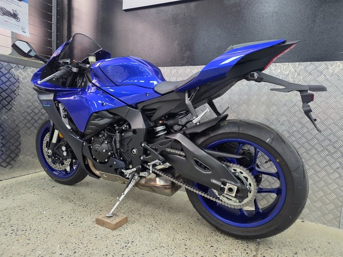 2023 Yamaha YZF-R1 BLUE