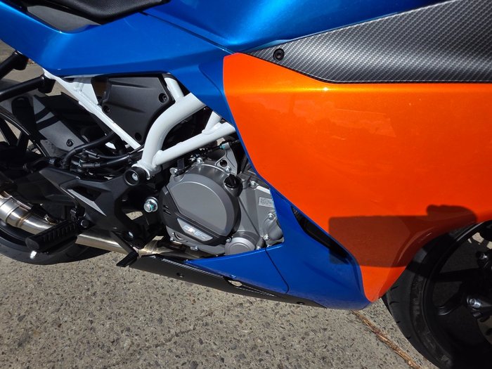 2023 CFMOTO 300 SR ABS ORANGE