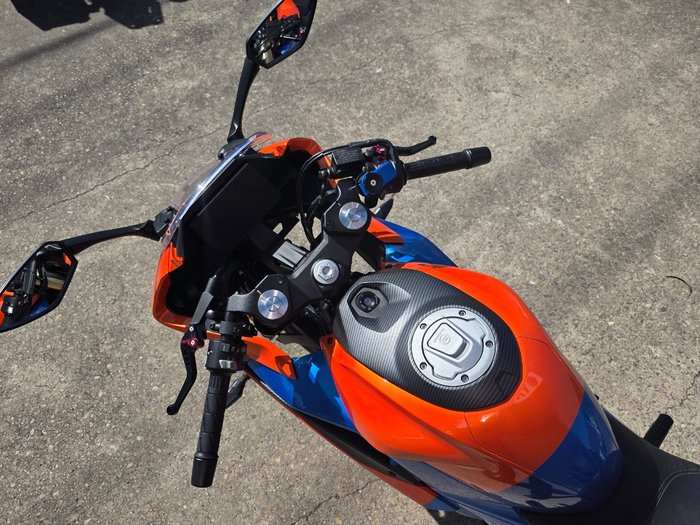 2023 CFMOTO 300 SR ABS ORANGE