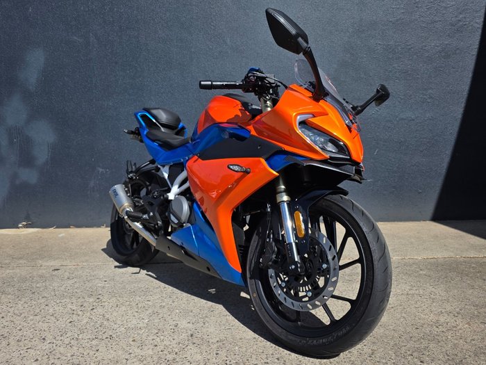 2023 CFMOTO 300 SR ABS ORANGE