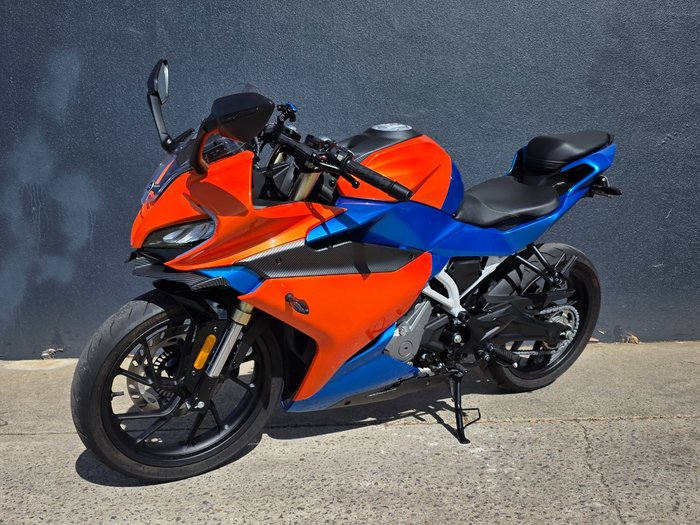 2023 CFMOTO 300 SR ABS ORANGE