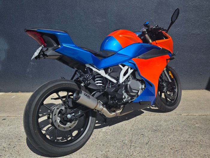 2023 CFMOTO 300 SR ABS ORANGE