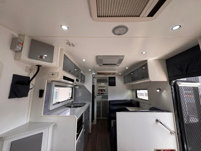 2017 JB Caravans Dirt Roader 19' Fd Cafe