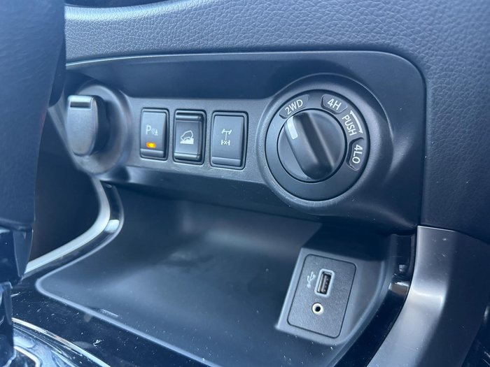 2020 Nissan Navara ST-X