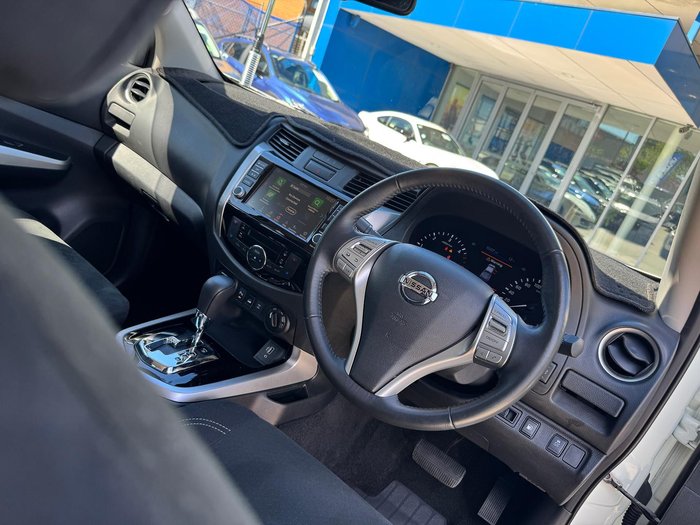 2020 Nissan Navara ST-X