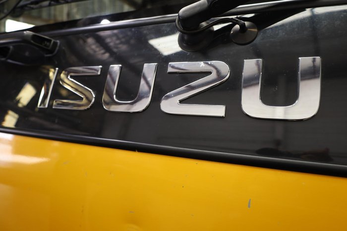 2003 Isuzu N Series NPS 300 Fire Truck Yellow