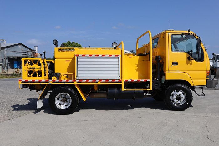 2003 Isuzu N Series NPS 300 Fire Truck Yellow