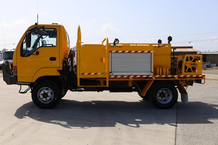2003 Isuzu Nps NPS300 4x4 Fire Truck Yellow