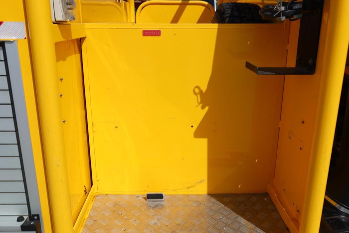 2003 Isuzu Nps NPS300 4x4 Fire Truck Yellow