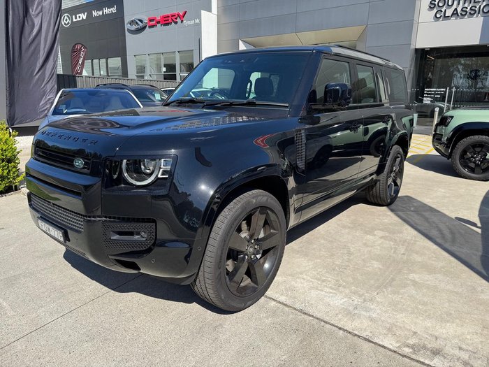 2024 Land Rover Defender 130 D350 X-Dynamic SE L663 MY25.5 AWD Santorini Black