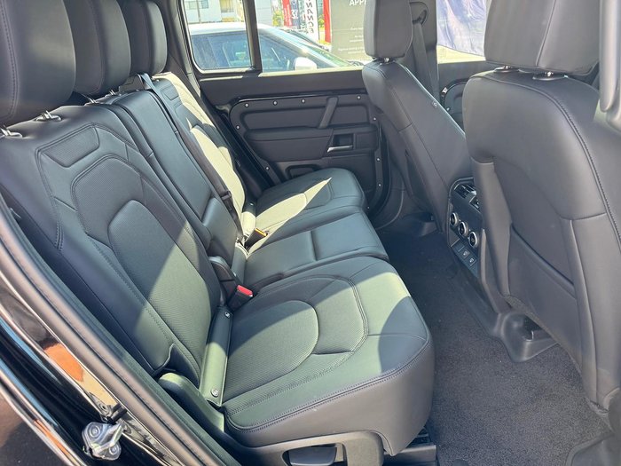 2024 Land Rover Defender 130 D350 X-Dynamic SE L663 MY25.5 AWD Santorini Black