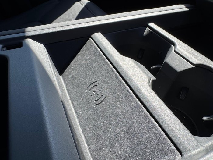 2024 Land Rover Defender 130 D350 X-Dynamic SE L663 MY25.5 AWD Santorini Black