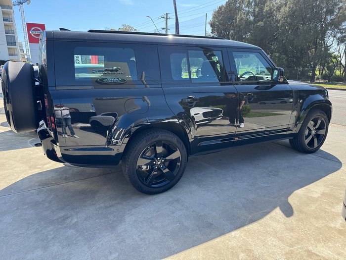 2024 Land Rover Defender 130 D350 X-Dynamic SE L663 MY25.5 AWD Santorini Black