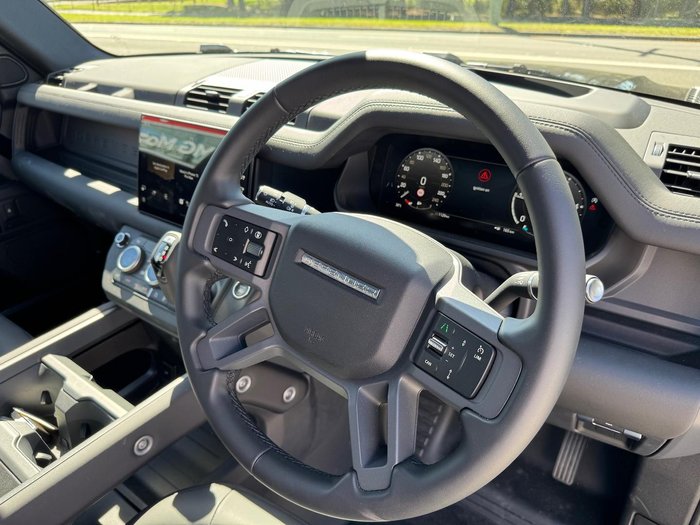 2024 Land Rover Defender 130 D350 X-Dynamic SE L663 MY25.5 AWD Santorini Black