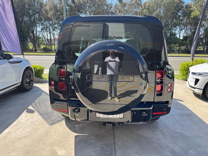 2024 Land Rover Defender 130 D350 X-Dynamic SE L663 MY25.5 AWD Santorini Black