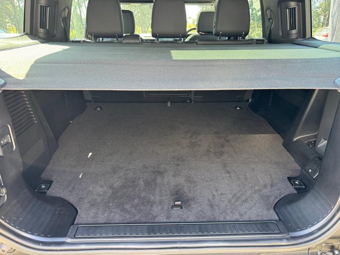 2024 Land Rover Defender 130 D350 X-Dynamic SE L663 MY25.5 AWD Santorini Black