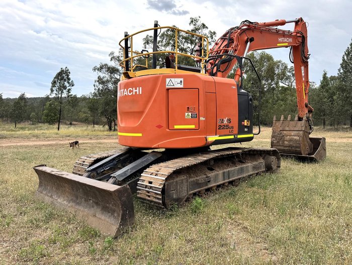 2017 Hitachi Zx225uslc-5B