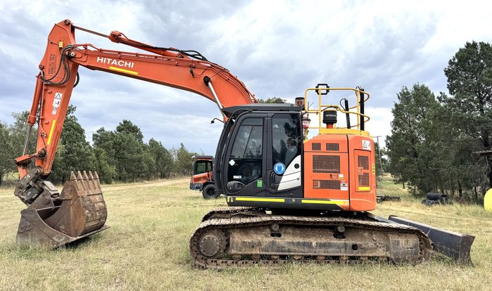2017 Hitachi Zx225uslc-5B