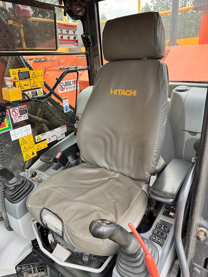 2017 Hitachi Zx225uslc-5B