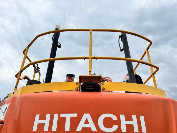 2017 Hitachi Zx225uslc-5B
