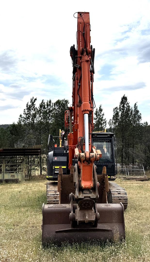 2017 Hitachi Zx225uslc-5B