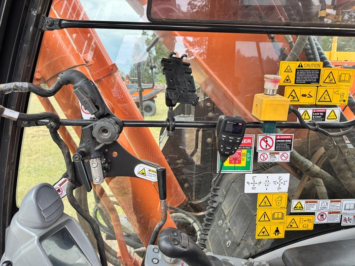 2017 Hitachi Zx225uslc-5B