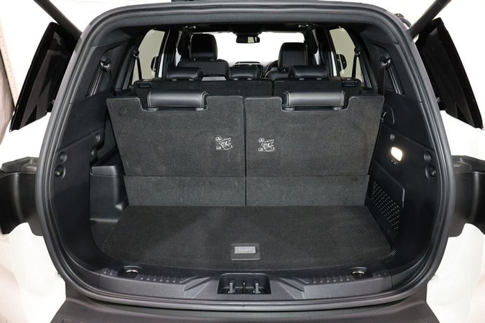 2023 Ford Everest Platinum