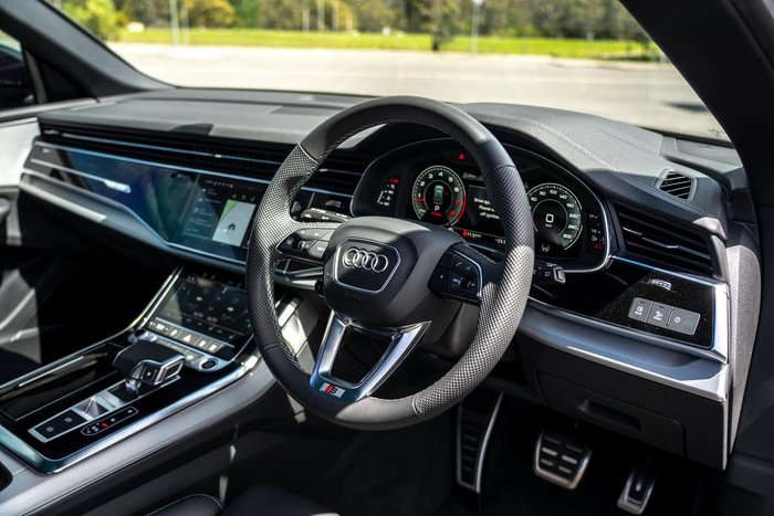 2025 Audi Q8 55 TFSI S line