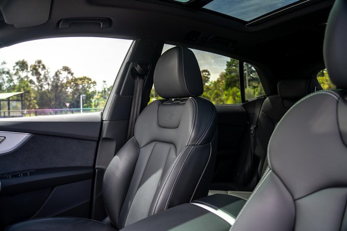 2025 Audi Q8 55 TFSI S line