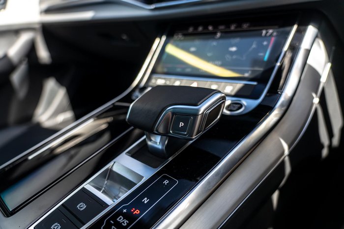 2025 Audi Q8 55 TFSI S line