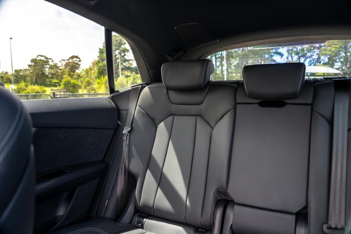 2025 Audi Q8 55 TFSI S line