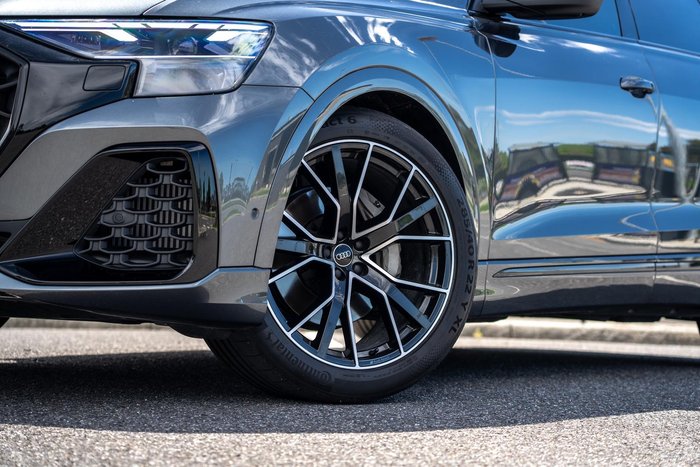 2025 Audi Q8 55 TFSI S line