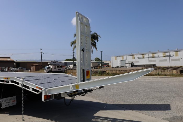 2025 Fuso Shogun FS76 8x4 360 Beavertail White