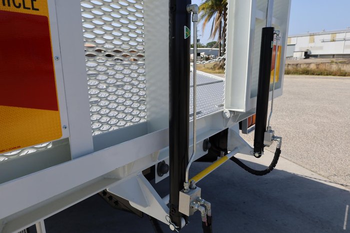 2025 Fuso Shogun FS76 8x4 360 Beavertail White