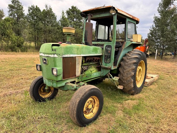 John Deere 3130