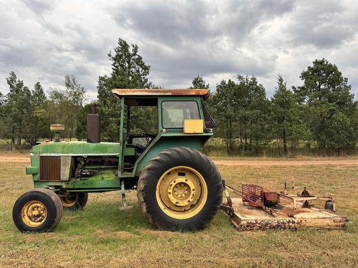 John Deere 3130